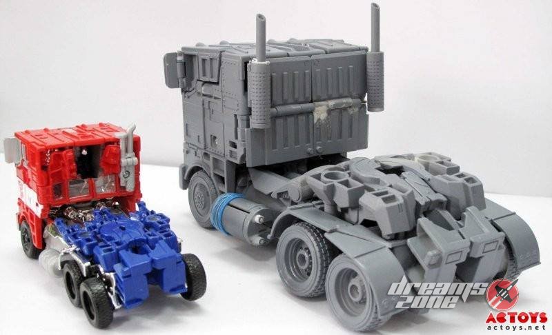 3rd Party Over Size Evasion Optimus Prime 11
